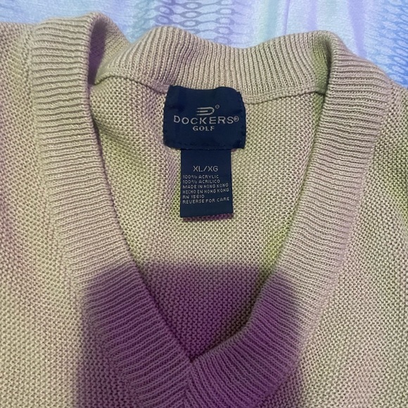 Dockers Golf Vest / it has a little tear on the front / Size X-Large - Picture 2 of 3